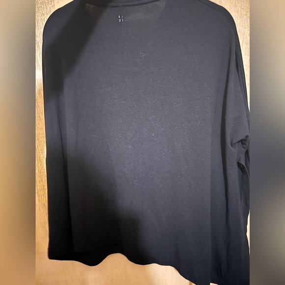 Sweaty Betty asymmetrical slit top size medium - Picture 4 of 9